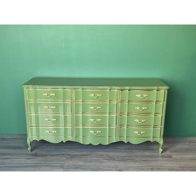 1970s French Provincial Green Lacquered Dresser of Twelve Drawers For Sale - Image 17 of 18