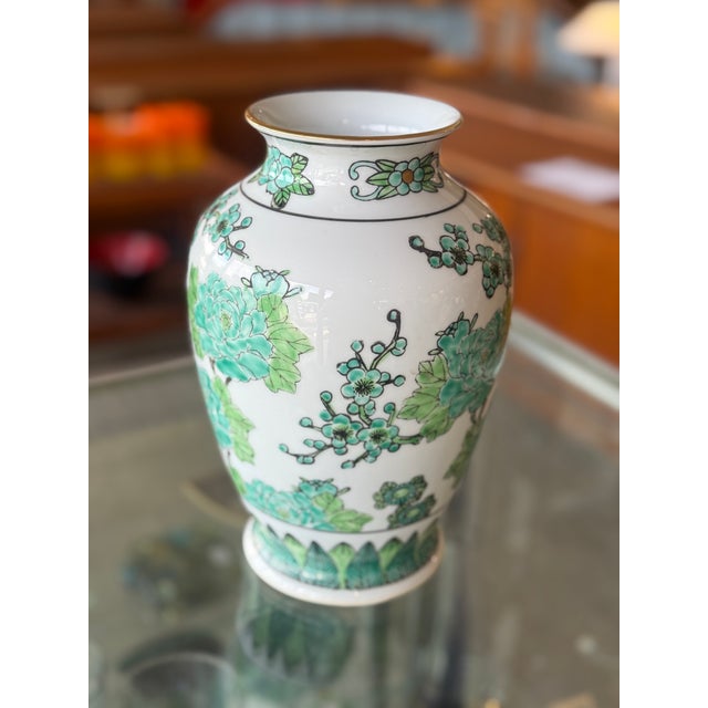 1970s Gold Imari Hand Painted Porcelain Vase For Sale - Image 5 of 8