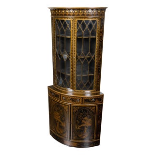 English 19th Century Black and Gold Lacquered Chinoiserie Corner Cabinet For Sale