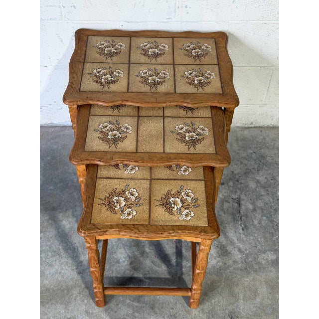 Oak Floral Ceramic Tile-Top Nesting Tables Set of 3 Spindle Legs Traditional Vintage For Sale - Image 4 of 10