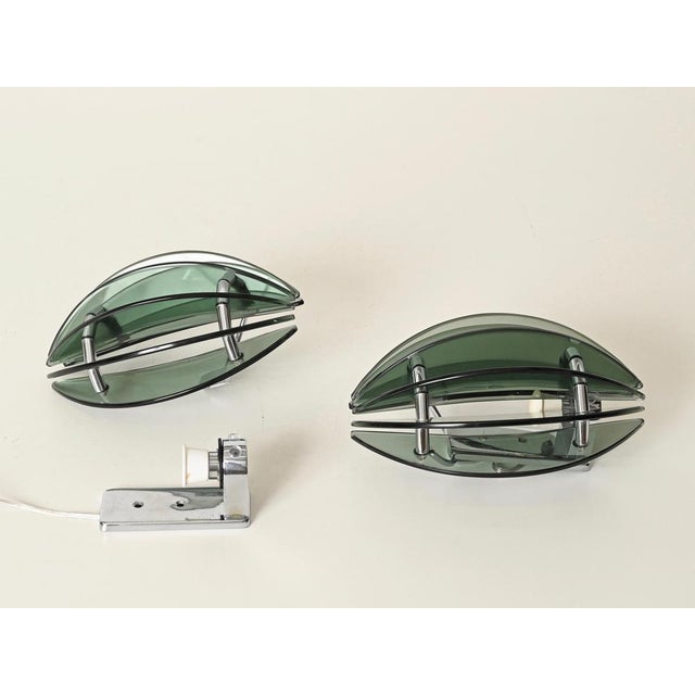 1970s Green Crystal and Chrome Wall Sconces by Veca, Italy, 1970s, Set of 2 For Sale - Image 5 of 16