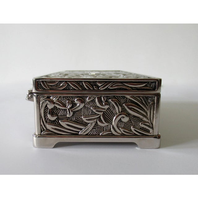1970s C. 1970s Era Victorian-Style Silver Plate Lidded & Interior Lined Jewelry Box For Sale - Image 5 of 12