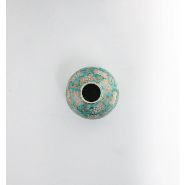 White Blue and Gold Porcelain Urn Ginger Jar Vase by Imari, Circa 1960s For Sale - Image 10 of 12