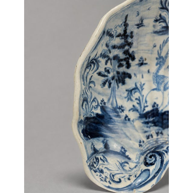 Ceramic Spanish Tin-Glazed Shell-Form Basin Attr: Puente Del Arzobispo, Toledo 1790-1830 For Sale - Image 7 of 12