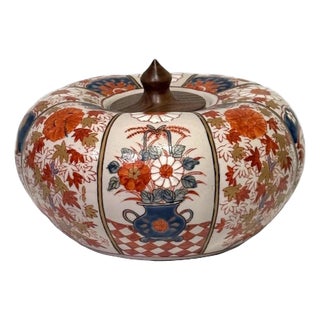 Antique Meiji Japanese Fukagawa (Scented Orchid Co.) Imari Rare Lobed Pumpkin Form Ginger Jar With Flowers and Maple Leaves, Signed For Sale