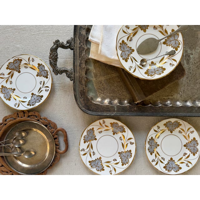 This is a lovely set of five antique bread plates in the elegant Rosslyn pattern by Grosvenor, made in England. The design...