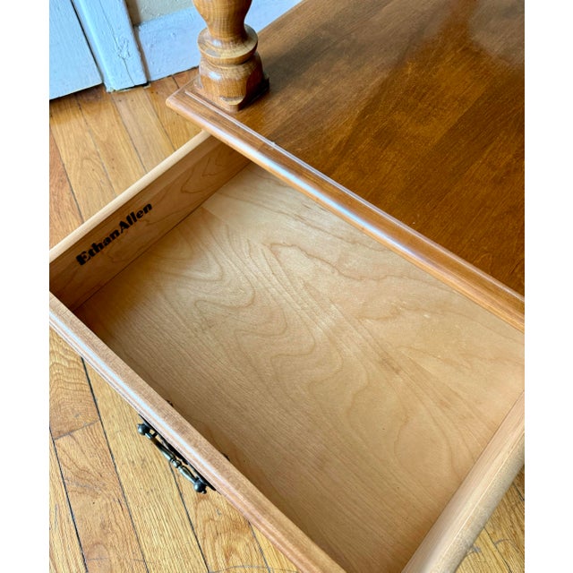 Traditional 20th Century Traditional Ethan Allen Heirloom Nutmeg Maple Accent End Table For Sale - Image 3 of 11