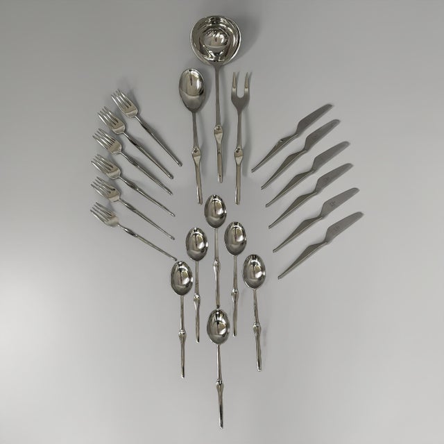 Italian modern cutlery set Ergonomica by Angelo Mangiarotti for Mepra, 1980s 21-piece cutlery set model Ergonomica in...
