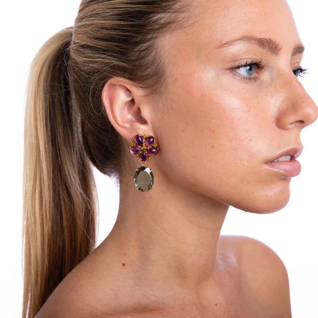 Violet Earrings – A customer favorite for their bold contrast and vibrant hues. Featuring Bounkit’s signature flower...