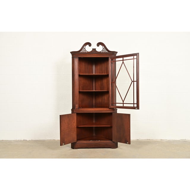 Mid 20th Century Baker Furniture Style Georgian Flame Mahogany Corner Cabinet, Circa 1940s For Sale - Image 5 of 11