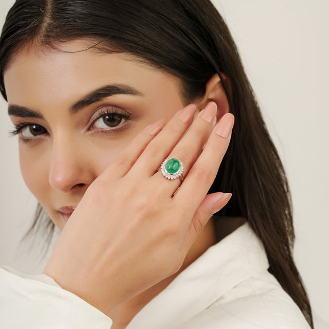 Green 5.2 Carat Emerald & Halo Diamond Bohemian Cocktail Ring in Silver- Size 7 For Sale - Image 8 of 11