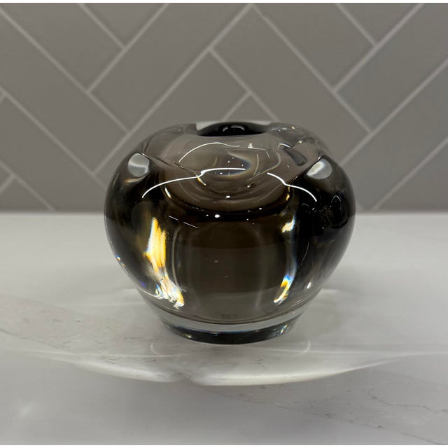 Global Views Abstract Bean Polish Hand-Blown Art Glass Vase – Small - Gray For Sale In Dallas - Image 6 of 10