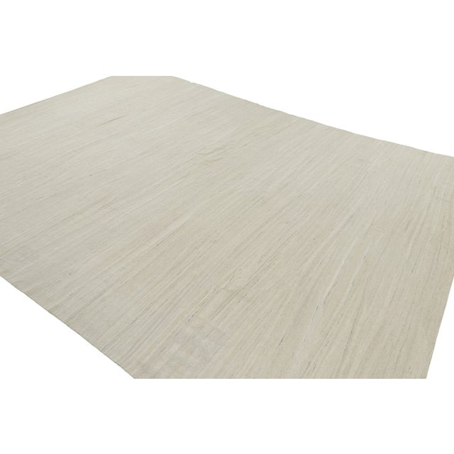 2010s Rug & Kilim’s Oversized Flatweave Rug With Cream & Beige Muted Patterns & Striae For Sale - Image 5 of 7