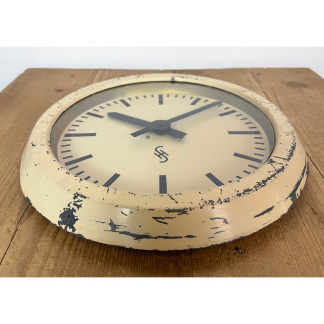 Vintage Industrial Factory Wall Clock from Siemens, 1950s For Sale - Image 9 of 17