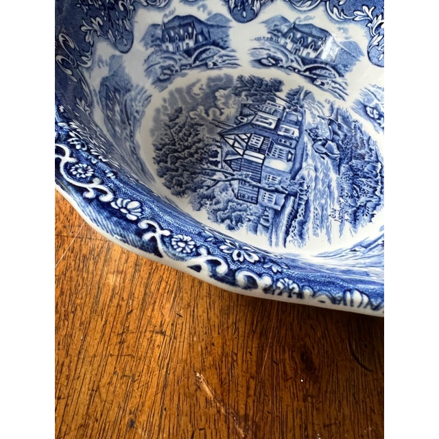 A vintage, Grindley Country Inns serving bowl. Made in Staffordshire, England. No chips--lovely condition given it's age...