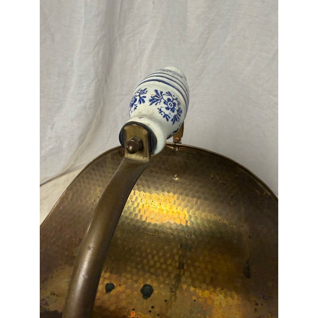 Hollywood Regency Vintage Hollywood Regency 19" Hammered Brass Log Holder With Lion Heads and Claw Feet For Sale - Image 3 of 12
