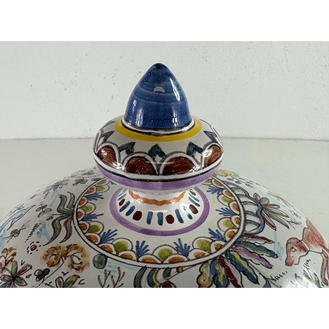Mediterranean Mid 20th Century Hand Painted Portuguese Serving Bowl For Sale - Image 3 of 11