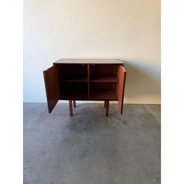 Danish Rosewood Cabinet in Style of Brouer – Vintage Mid Century Modern Bar Cabinet 1960s For Sale In Los Angeles - Image 6 of 9