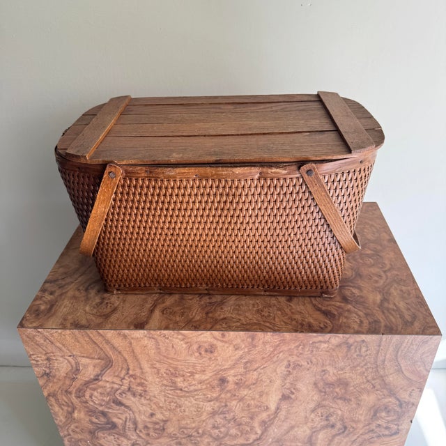 Mid 20th Century Slatted Top Wooden and Wicker Picnic Basket For Sale - Image 4 of 8