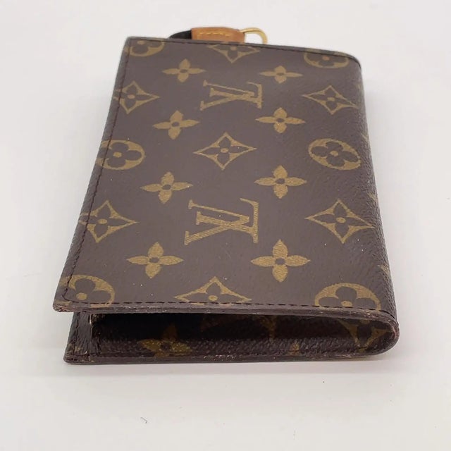 Louis Vuitton A 1999 Vintage Louis Vuitton Coated Canvas Monogram Pouch For Sale - Image 4 of 16