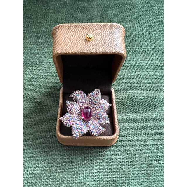 Gemstone Bochic “Orient” Vintage Ruby & Multi Sapphire Cocktail Ring Set 18K Gold&Silver For Sale - Image 7 of 14