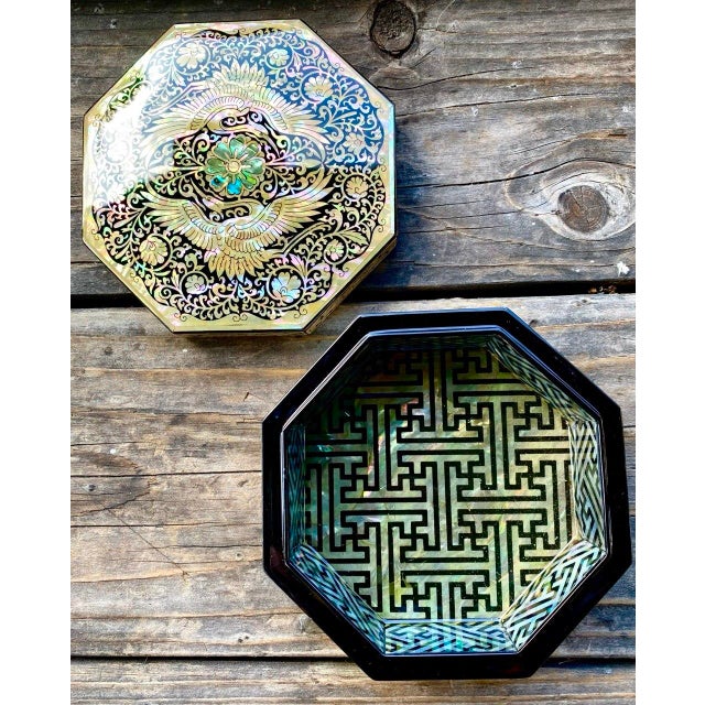 White Korean Shin Do Najeonchilgi Mother-of-Pearl Octagonal Crane Lacquer Box For Sale - Image 8 of 16