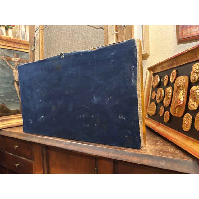 Neoclassical Vintage Grand Tour Gilded Cameo Intaglio Arrangement in Gilded Frame For Sale - Image 4 of 8