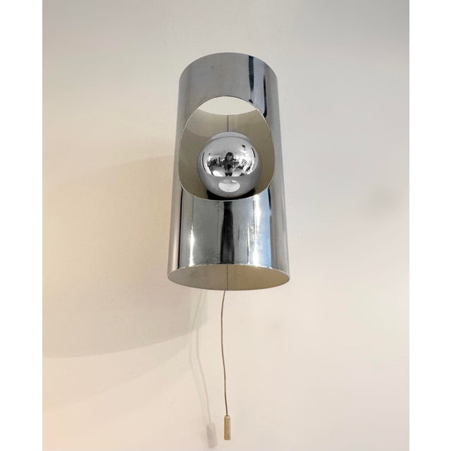 Striking and sculptural, this pair of vintage chrome wall lights designed by Philippe Rogier for Prova embodies the bold,...