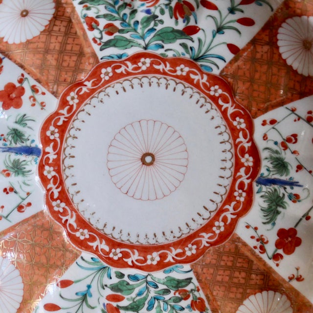 Late 18th Century English Worcester 'Old Scarlet Japan' Pattern Scalloped Edge Dish, 18th Century For Sale - Image 5 of 12