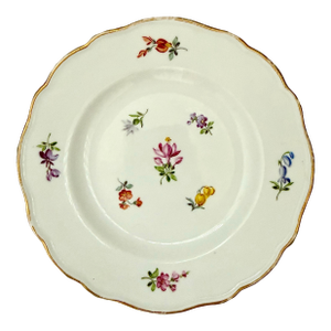 Antique German Meissen Small Plate in ‘Streublumen’ Pattern Meaning Scattered Flowers, Hand-Painted Floral Motifs, Gilded Edge, Maker’s Mark on Bottom