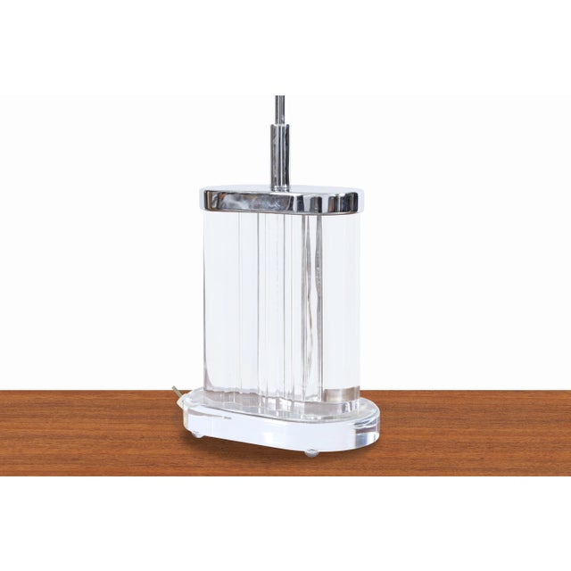 Mid-Century Modern Lucite and Chrome Table Lamp, 1970s For Sale - Image 4 of 8