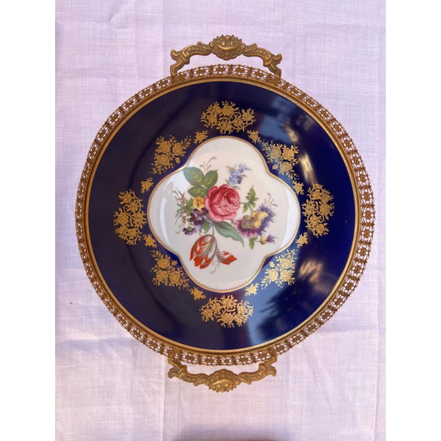 Blue French Centerpiece in Hand-Decorated Ceramic and Brass, 1900s, 1890s For Sale - Image 8 of 8