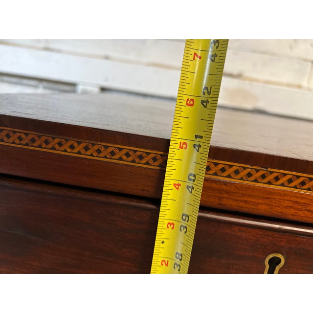 Early 19th Century.Federal Style Mahogany Chest of Drawers. For Sale - Image 15 of 17