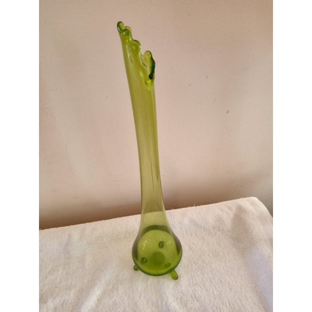 Mid-Century Modern Vintage L E Smith Lime Avocado Swung Footed Vase MCM For Sale - Image 3 of 6