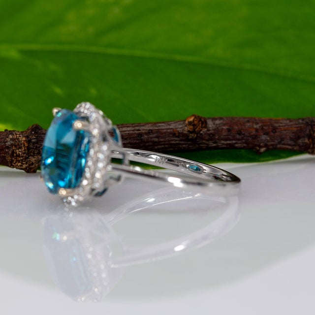 7.9Ct Blue Zircon Ring With Natural Diamond Halo: Solid 14k Gold, Size 6.75 For Sale - Image 10 of 10
