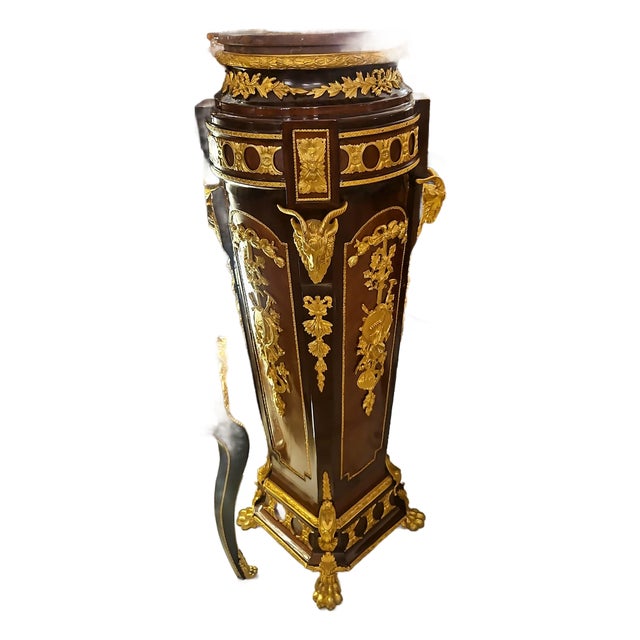 Gilded Grandeur – Sculptural Wood Pedestal With Marble Crown, Ornate Bronze Mounts & Lavish Gold Leaf Embellishments For Sale