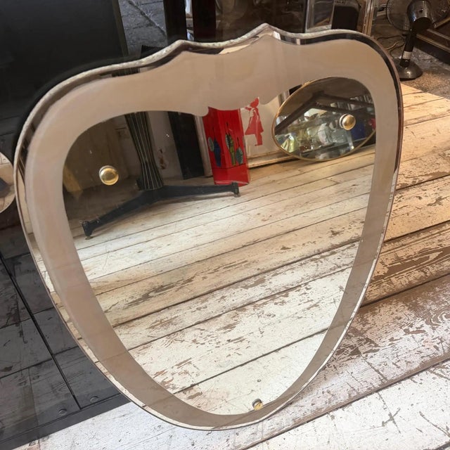 1950s Gio Ponti Style Mid-Century Modern Brass Italian Heart Shaped Wall Mirror For Sale - Image 6 of 17