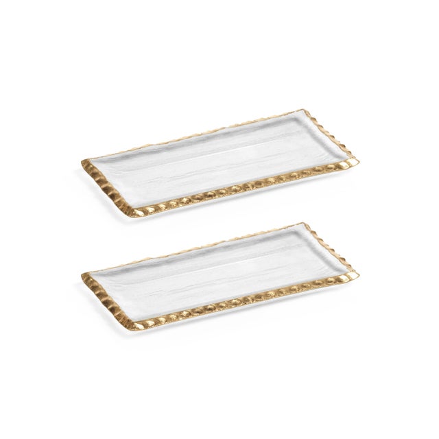 This beautiful rectangular tray has an elegant look and adds to any table's aesthetics with its contemporary design. Clear...