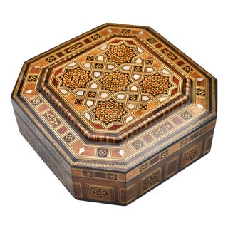 Mid 20th Century Handcrafted Moorish Astral-Patterned Mother-of-Pearl Inlaid Box For Sale