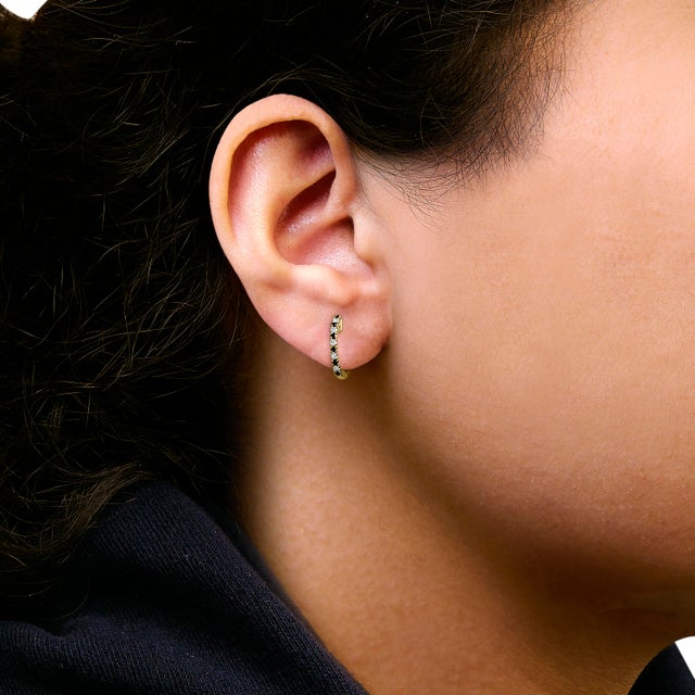 Haus of Brilliance 10K Yellow Gold Alternating Blue Sapphire 1/10 Cttw Diamond Huggy Hoop Earrings (I-J Color, I1-I2 Clarity) For Sale - Image 4 of 5