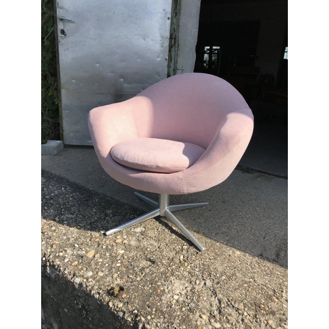 Pink Mid-Century Metal and Velvet Swivel Chair, 1960s For Sale - Image 8 of 12