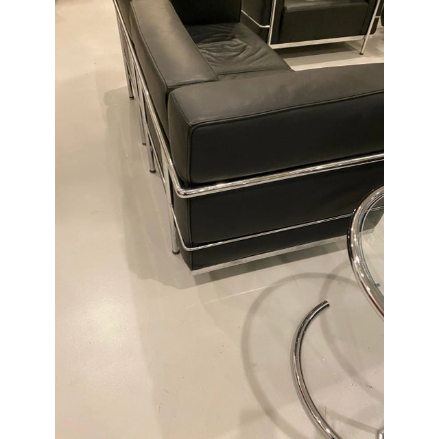 Chrome and Leather Sofa in the Style of Le Corbusier For Sale In New York - Image 6 of 10
