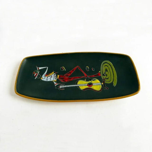 - Ceramic wall decor or centerpiece - Guitar player in enamel - Signed by Girardi, 50s - Polychrome enamels on a black base