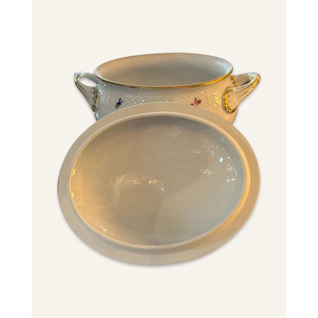 Late 20th Century Vintage Herend Tureen With Hand-Painted Floral Decoration and Imprinted Basket-Weave Trim For Sale - Image 5 of 12