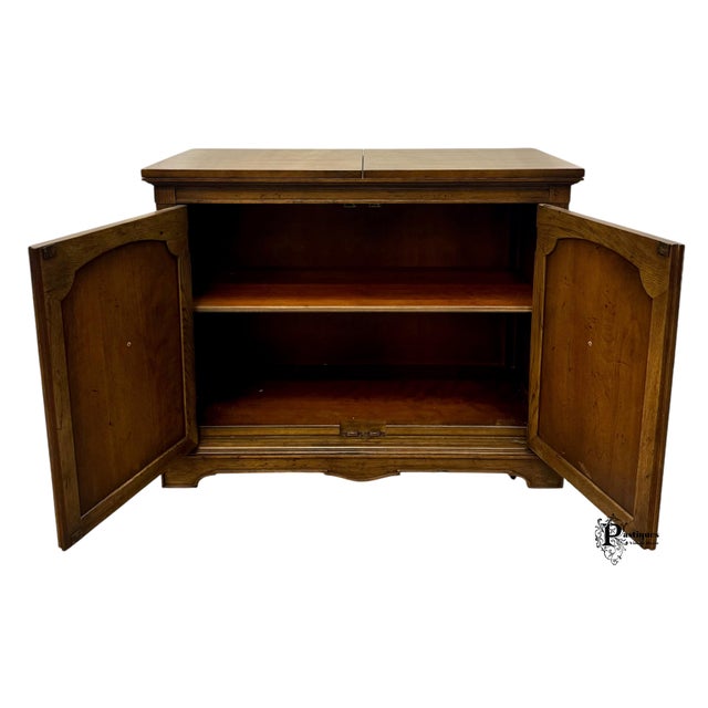 French Provincial Vintage Henredon Folio Six Regency Style Walnut Flip Top Server / Storage Cabinet For Sale - Image 3 of 12