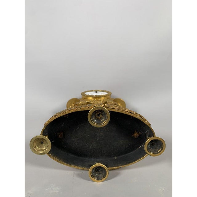 Gold Empire period portico clock with Egyptian motifs, gilt bronze, circa 1800, 19th century For Sale - Image 8 of 9