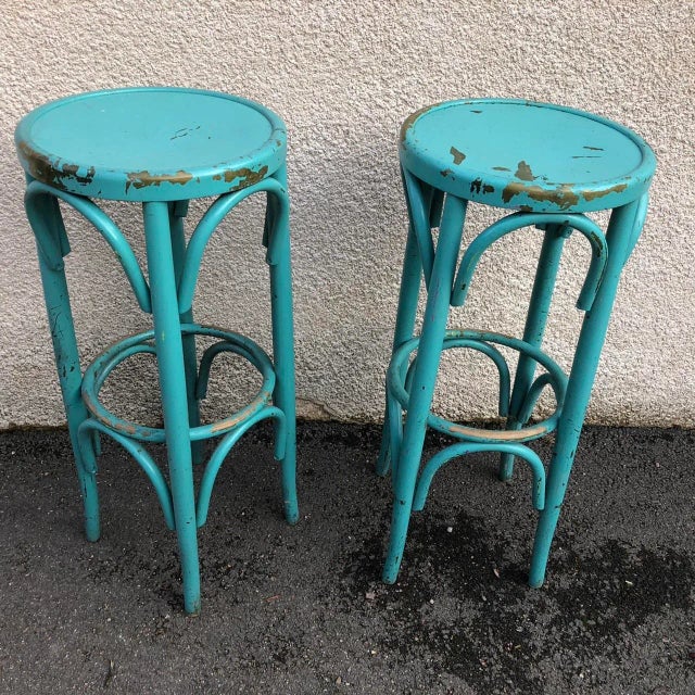 Thonet style bistro stool in solid beech, in very good condition and painted in turquoise. This piece is designed in the...