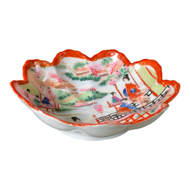 Antique Japanese Kutani Porcelain Scalloped Bowl With Figural Garden Scene, Meiji Period For Sale