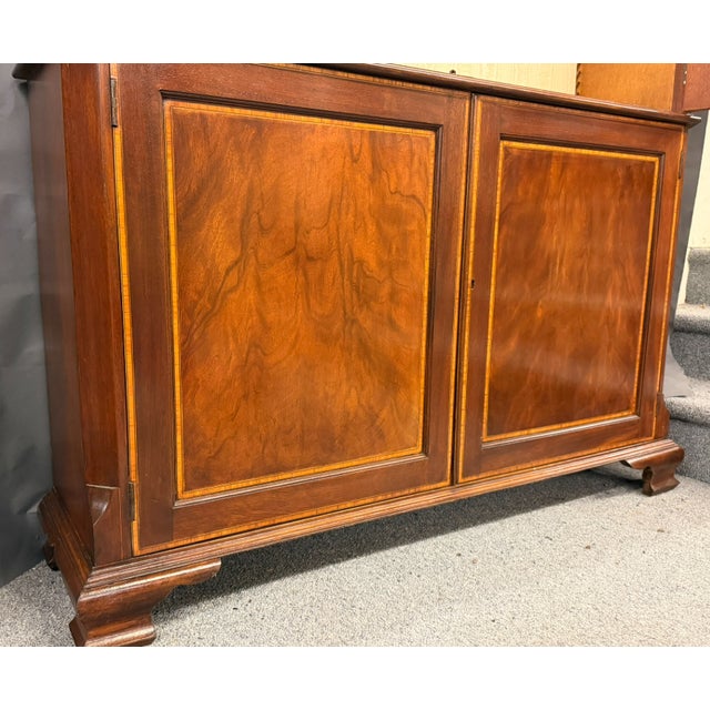 Late 20th Century Late 20th Century English Chippendale Style Mahogany Inlaid Lighted Bookcase Cabinet, Circa 1980 For Sale - Image 5 of 13