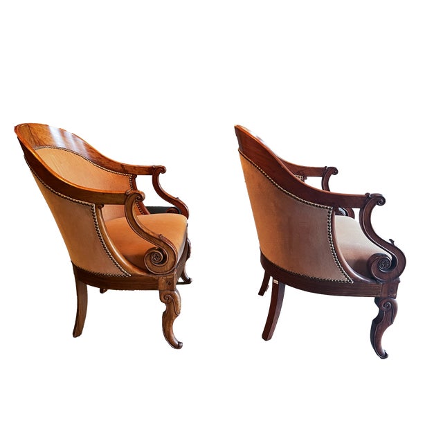 This elegant pair of French Restoration period armchairs features a sophisticated gondola-style curved back designed to...